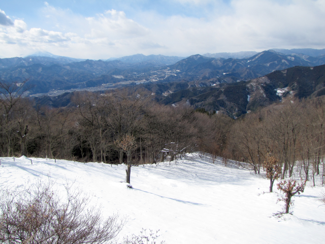 山頂からの眺め。残念ながら富士山は雲の中
